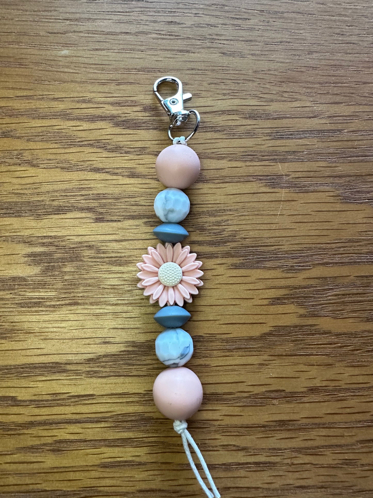 Peach Marble Daisy Keychain